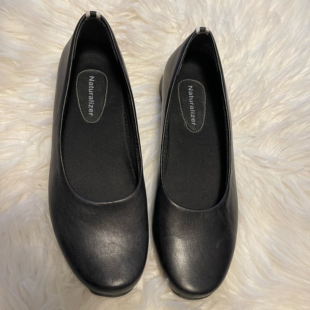 Black Slip On Naturalizer Flat Wedge Loafer Women Size 6.5 M Has Leather Upper